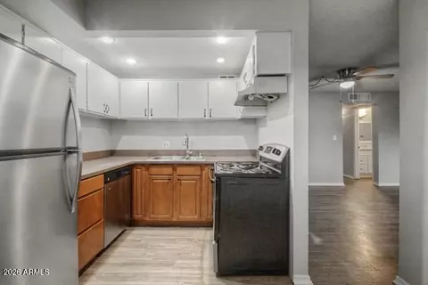 Kitchen - 3230 E Pinchot Ave #32, Phoenix, AZ 85018 photo 5 of 5