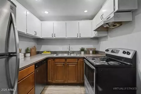 Kitchen - 3230 E Pinchot Ave #32, Phoenix, AZ 85018 photo 2 of 5