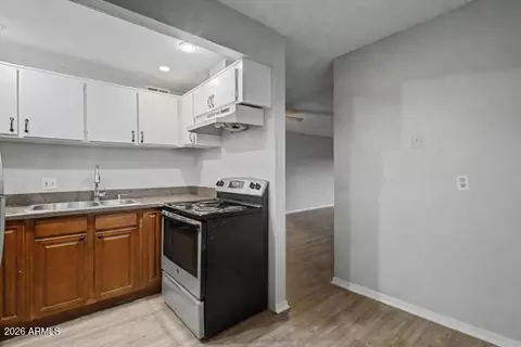 Kitchen - 3230 E Pinchot Ave #32, Phoenix, AZ 85018 photo 4 of 5