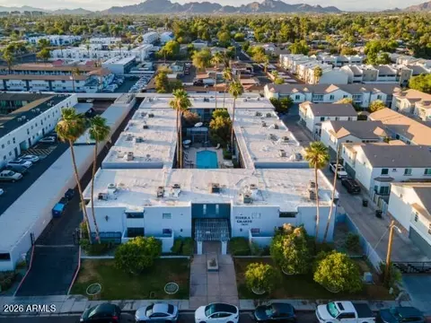 View/Area - 3230 E Pinchot Ave #32, Phoenix, AZ 85018 photo 2 of 9