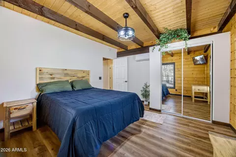 Bedroom - 2905 Lodgepole Rd, Overgaard, AZ 85933 photo 4 of 6