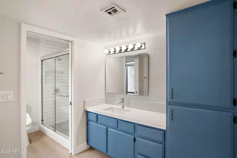 Bath - 4322 N 28th Way, Phoenix, AZ 85016 photo 1 of 2