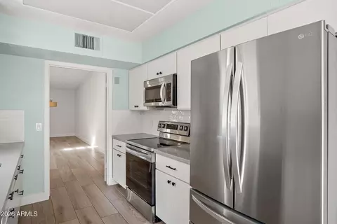Kitchen - 4322 N 28th Way, Phoenix, AZ 85016 photo 4 of 4