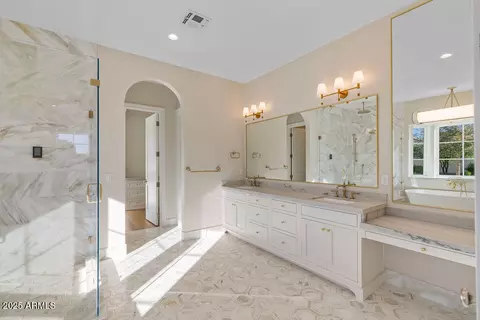 Bath - 2495 E Superstition Dr, Gilbert, AZ 85297 photo 3 of 8