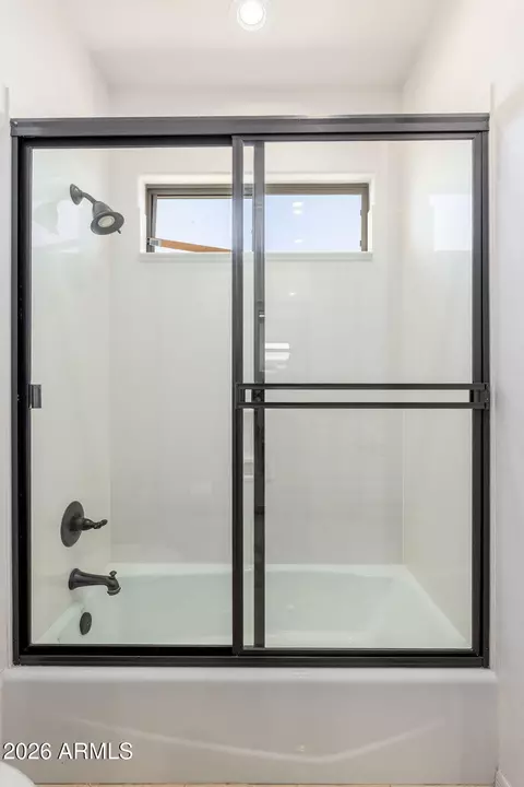 Bath - 3817 E Tracker Trl, Phoenix, AZ 85050 photo 6 of 10