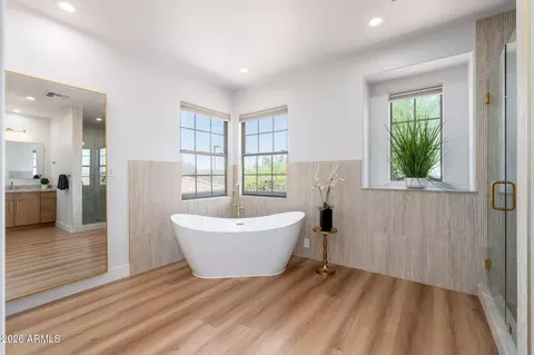 Bath - 3817 E Tracker Trl, Phoenix, AZ 85050 photo 8 of 10