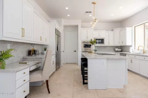 Kitchen - 3817 E Tracker Trl, Phoenix, AZ 85050 photo 5 of 6