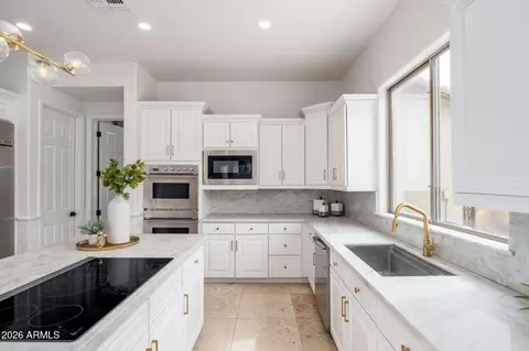 Kitchen - 3817 E Tracker Trl, Phoenix, AZ 85050 photo 3 of 5