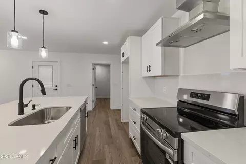 5745 N 13th Pl, Phoenix, AZ 85014 photo 10