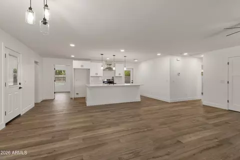 5745 N 13th Pl, Phoenix, AZ 85014 photo 4