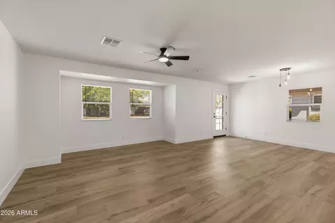 5745 N 13th Pl, Phoenix, AZ 85014 photo 13