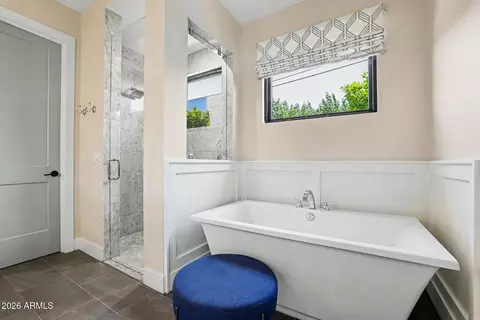 Bath - 4233 E Fairmount Ave, Phoenix, AZ 85018 photo 4 of 11