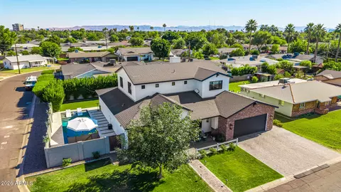 View/Area - 4233 E Fairmount Ave, Phoenix, AZ 85018 photo 2 of 8
