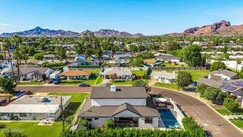View/Area - 4233 E Fairmount Ave, Phoenix, AZ 85018 photo 6 of 8