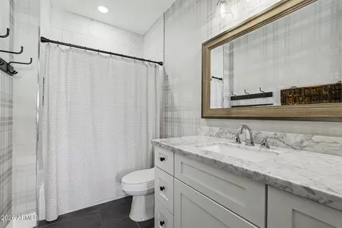 Bath - 4233 E Fairmount Ave, Phoenix, AZ 85018 photo 11 of 11
