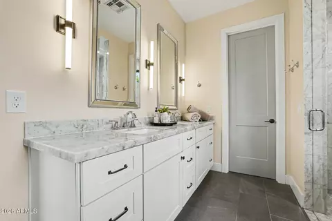 Bath - 4233 E Fairmount Ave, Phoenix, AZ 85018 photo 3 of 11
