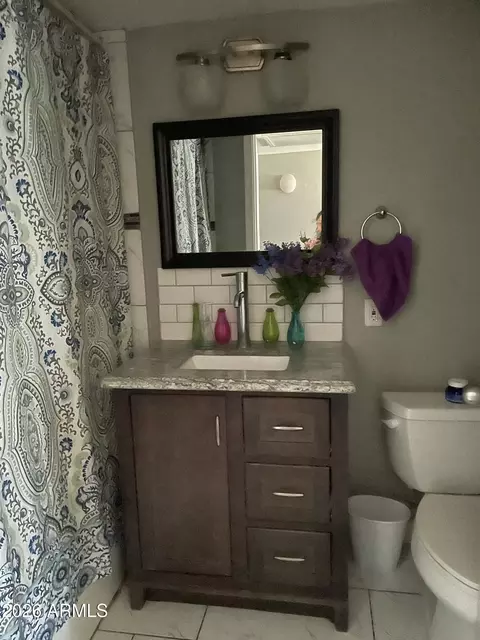 Bath - 2102 N 50th Ln, Phoenix, AZ 85035 photo 2 of 2
