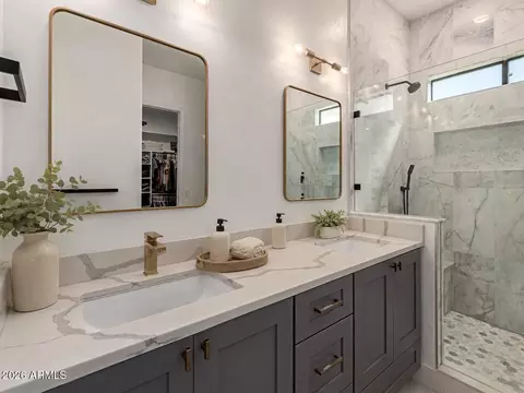 Bath - 5242 E Herrera Dr, Phoenix, AZ 85054 photo 3 of 3