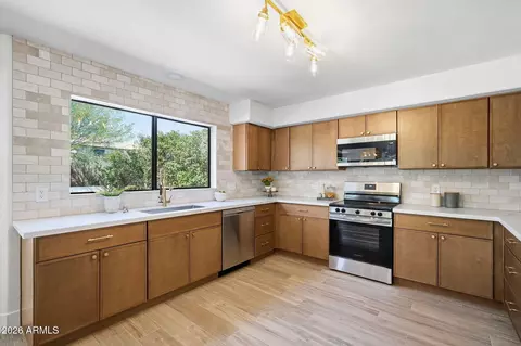 Kitchen - 4344 E Meadow Dr, Phoenix, AZ 85032 photo 4 of 6
