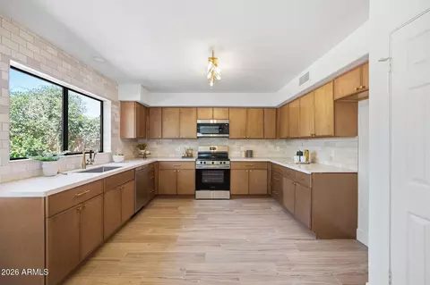 Kitchen - 4344 E Meadow Dr, Phoenix, AZ 85032 photo 2 of 6