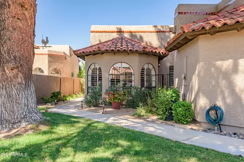 Exterior - 4116 E Paradise Dr, Phoenix, AZ 85028 photo 8 of 8