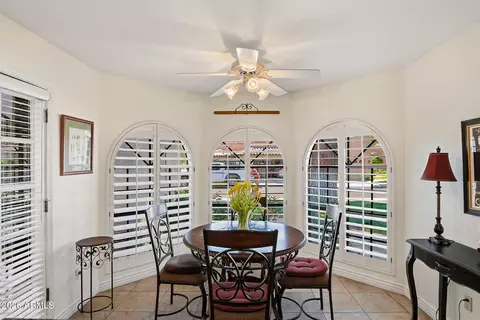 Dining - 4116 E Paradise Dr, Phoenix, AZ 85028 photo 2 of 2