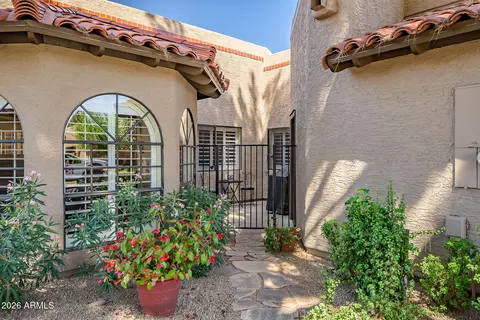 Exterior - 4116 E Paradise Dr, Phoenix, AZ 85028 photo 2 of 8