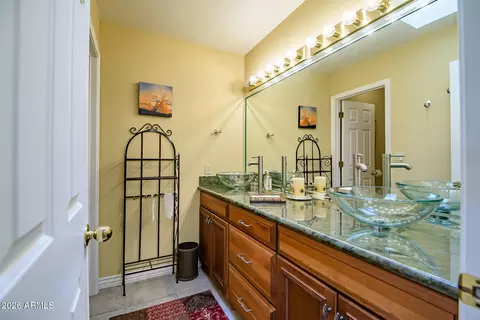Bath - 4116 E Paradise Dr, Phoenix, AZ 85028 photo 2 of 2