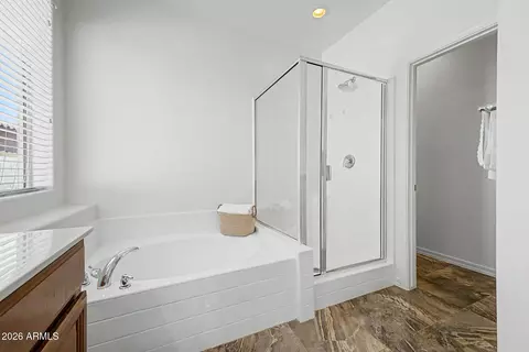 Bath - 854 E Tekoa Ave, Gilbert, AZ 85298 photo 2 of 4