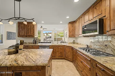 Kitchen - 5843 N 46th St, Phoenix, AZ 85018 photo 3 of 4