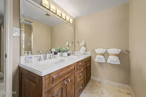 Bath - 5843 N 46th St, Phoenix, AZ 85018 photo 5 of 5