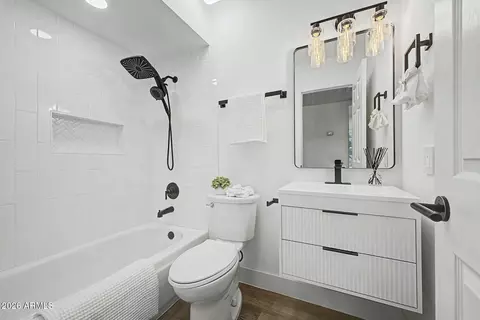 Bath - 3719 W Evans Dr, Phoenix, AZ 85053 photo 2 of 2