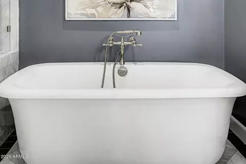 Bath - 3628 E Fairmount Ave, Phoenix, AZ 85018 photo 3 of 7