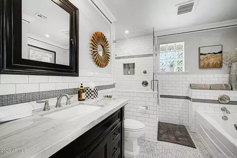 Bath - 3628 E Fairmount Ave, Phoenix, AZ 85018 photo 5 of 7
