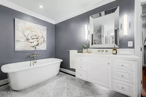 Bath - 3628 E Fairmount Ave, Phoenix, AZ 85018 photo 1 of 7