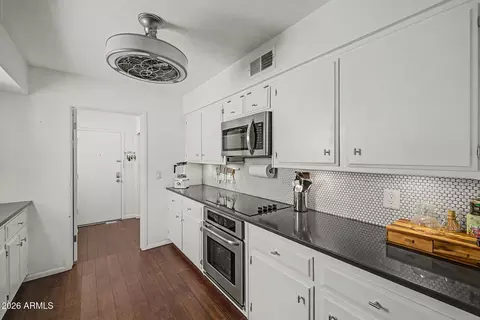 Kitchen - 4316 E Piccadilly Rd, Phoenix, AZ 85018 photo 2 of 2