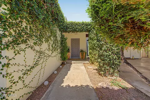 Exterior - 4316 E Piccadilly Rd, Phoenix, AZ 85018 photo 6 of 10
