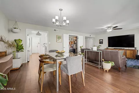 Dining - 4316 E Piccadilly Rd, Phoenix, AZ 85018 photo 3 of 3