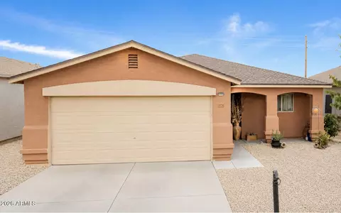878 E Silversmith Trl, San Tan Valley, AZ 85143