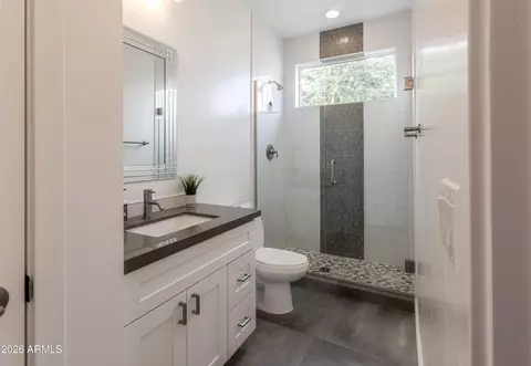 Bath - 215 E Ashwood Pl, Phoenix, AZ 85012 photo 5 of 6