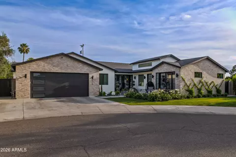 215 E Ashwood Pl, Phoenix, AZ 85012