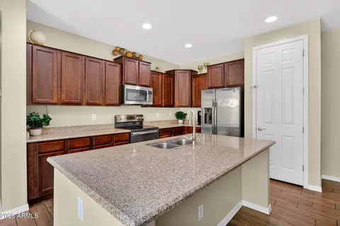 Kitchen - 3705 E Perkinsville St, Gilbert, AZ 85295 photo 3 of 6