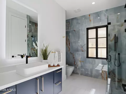 Bath - 4317 E Campbell Ave, Phoenix, AZ 85018 photo 1 of 5