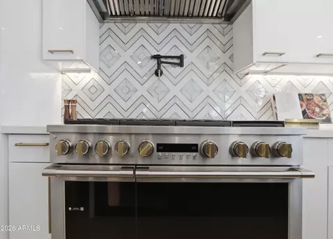 Kitchen - 4317 E Campbell Ave, Phoenix, AZ 85018 photo 4 of 5