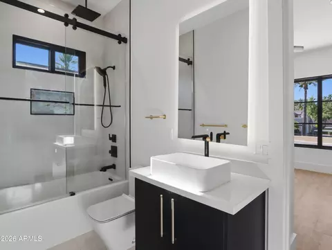 Bath - 4317 E Campbell Ave, Phoenix, AZ 85018 photo 5 of 5