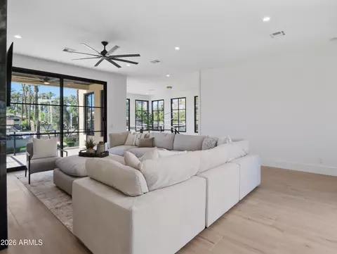 Living - 4317 E Campbell Ave, Phoenix, AZ 85018 photo 7 of 7