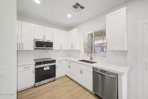 Kitchen - 10726 E Portobello Ave, Mesa, AZ 85212 photo 1 of 2