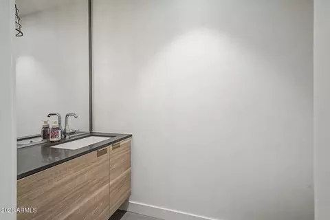Bath - 2300 E Campbell Ave #406, Phoenix, AZ 85016 photo 1 of 4