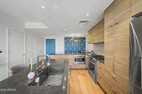 Kitchen - 2300 E Campbell Ave #406, Phoenix, AZ 85016 photo 6 of 6
