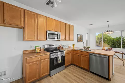 Kitchen - 4238 E Betsy Ln, Gilbert, AZ 85296 photo 2 of 3